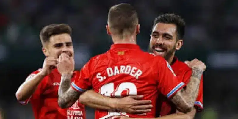 媒体传奇转身：从前锋到评论席的王者风采-中欧体育