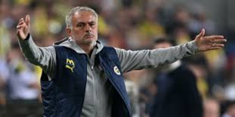 穆里尼奥的愤怒：裁判争议成赛后焦点 -  中欧体育