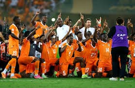 卫冕冠军神话破灭：阿尔及利亚的噩梦夜-中欧体育